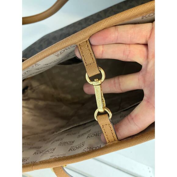 MICHAEL KORS, XL SIGNATURE GOLD ANIMAL SHOULDER TOTE BAG - Picture 5 of 16